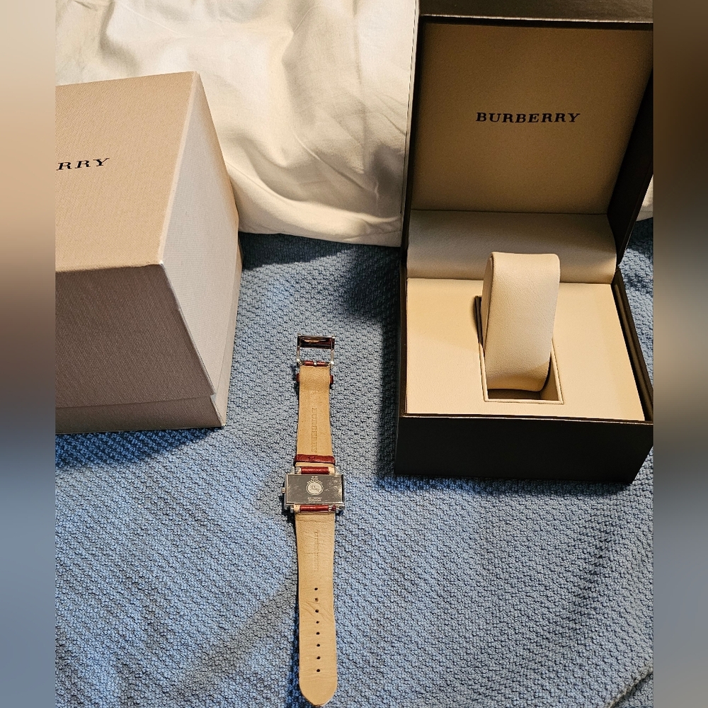 Burberry BU2152 Women’s Heritage Watch, Rectangular Face, Nova Check Strap & Box - Picture 9 of 15